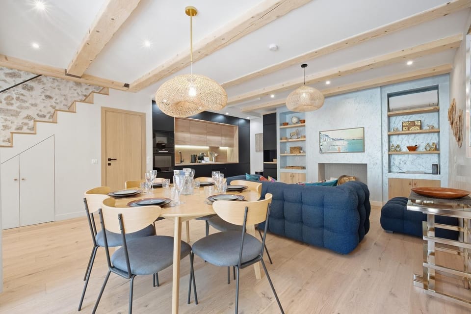 Living room, Dining area