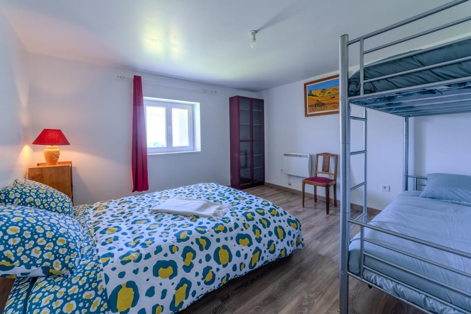 Bed, Photo of the whole room, Bedroom, bunk bed