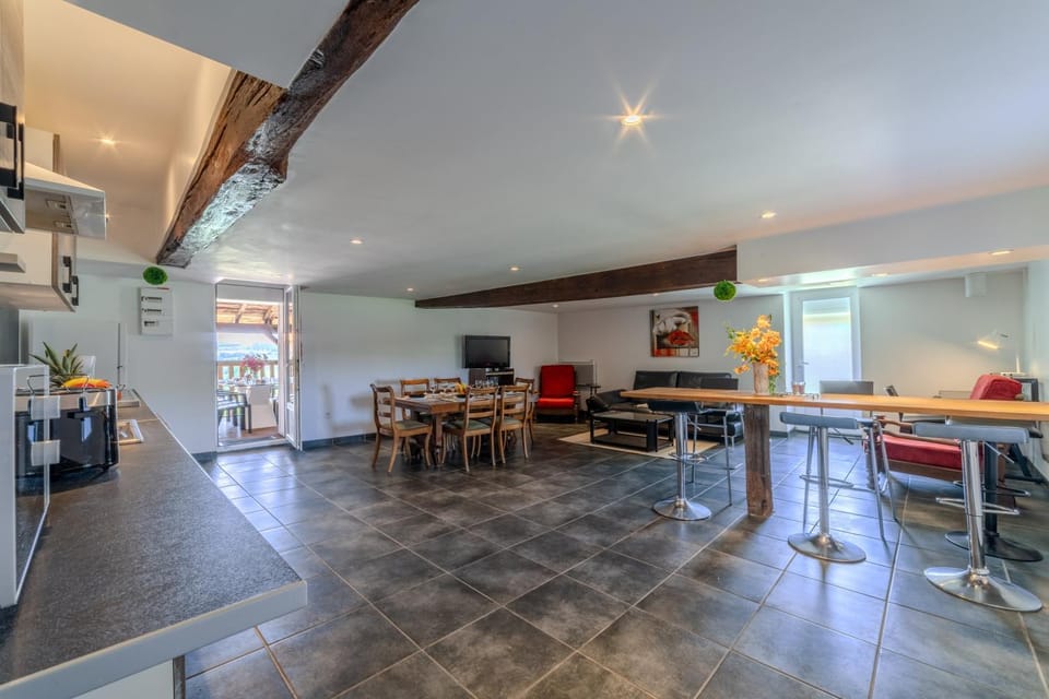 Kitchen or kitchenette, Living room
