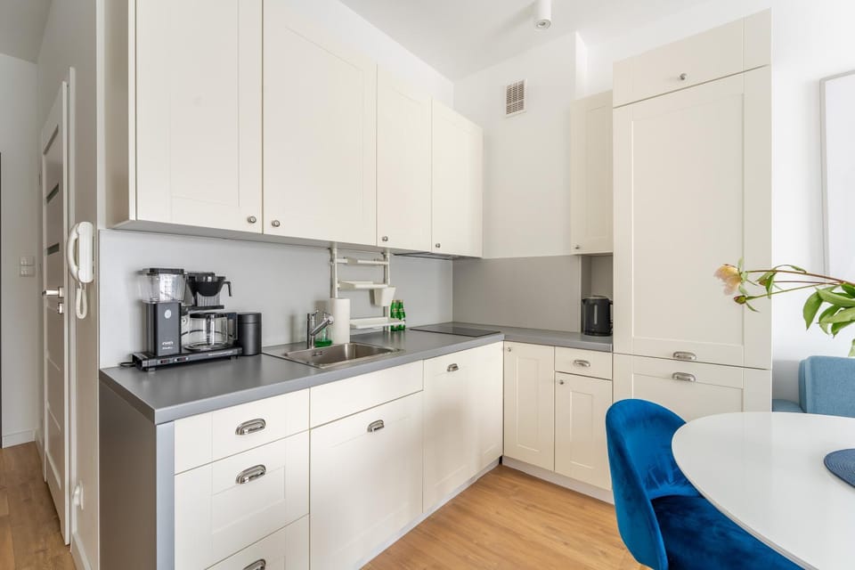 Coffee/tea facilities, Dining area, stove