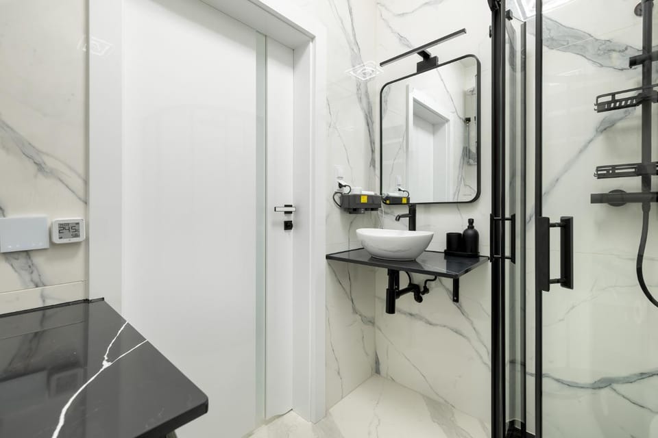 Shower, Bathroom, towels