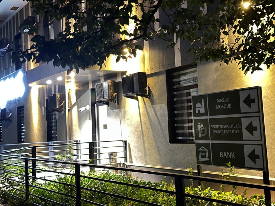 Property building, Facade/entrance, Night