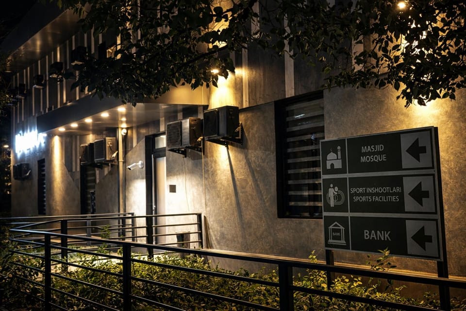 Property building, Facade/entrance, Night