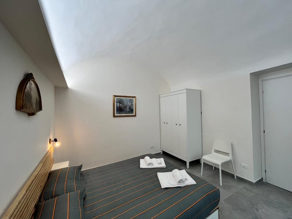 Bed, Photo of the whole room, Bedroom, towels, wardrobe