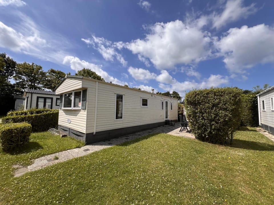 Property building, Facade/entrance, Off site