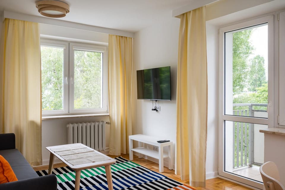 Communal lounge/ TV room, TV and multimedia, Living room, Seating area, Dining area, Evening entertainment, internet