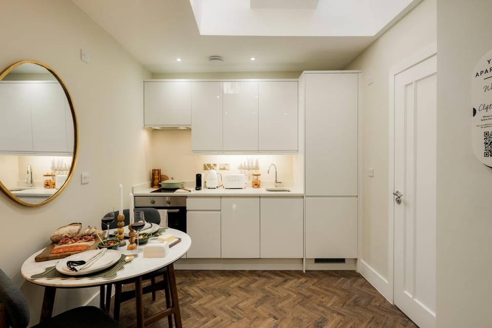 Coffee/tea facilities, Kitchen or kitchenette, Dining area