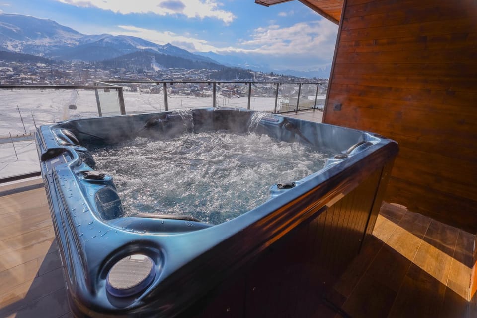 Natural landscape, Hot Tub, Balcony/Terrace, Mountain view