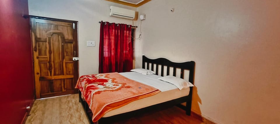 Bed, Photo of the whole room, Bedroom, air conditioner