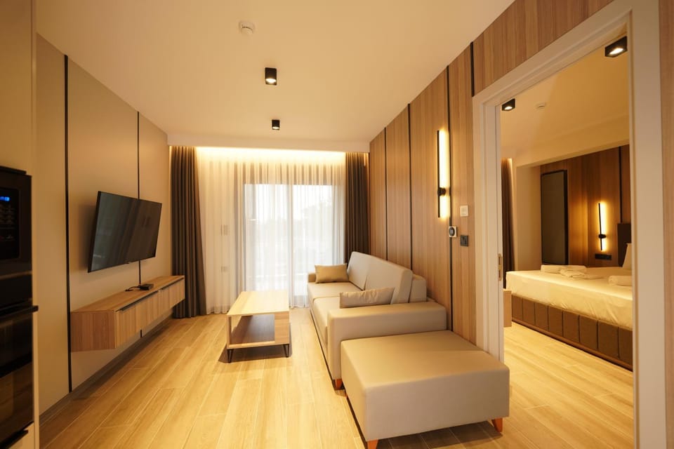 Bed, TV and multimedia, Seating area
