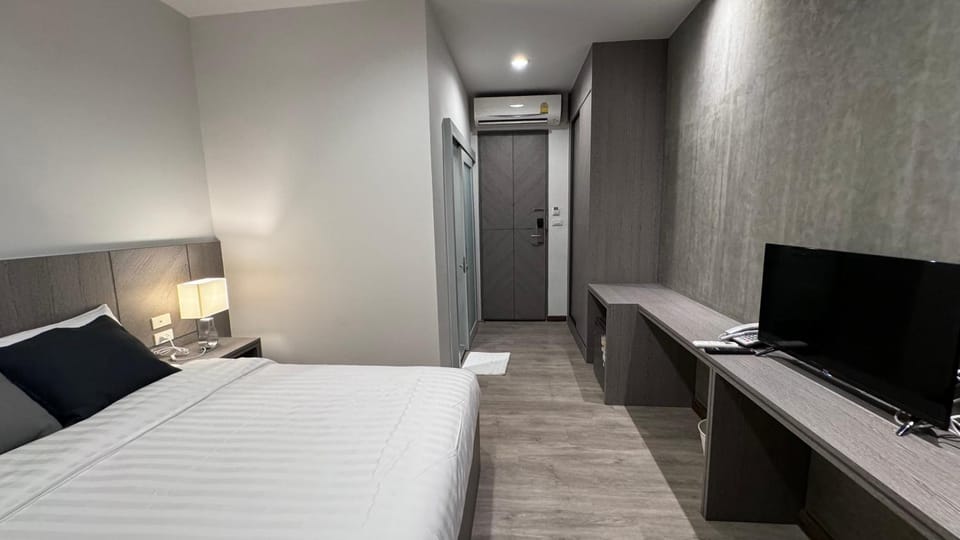 Bed, TV and multimedia, Bedroom, air conditioner