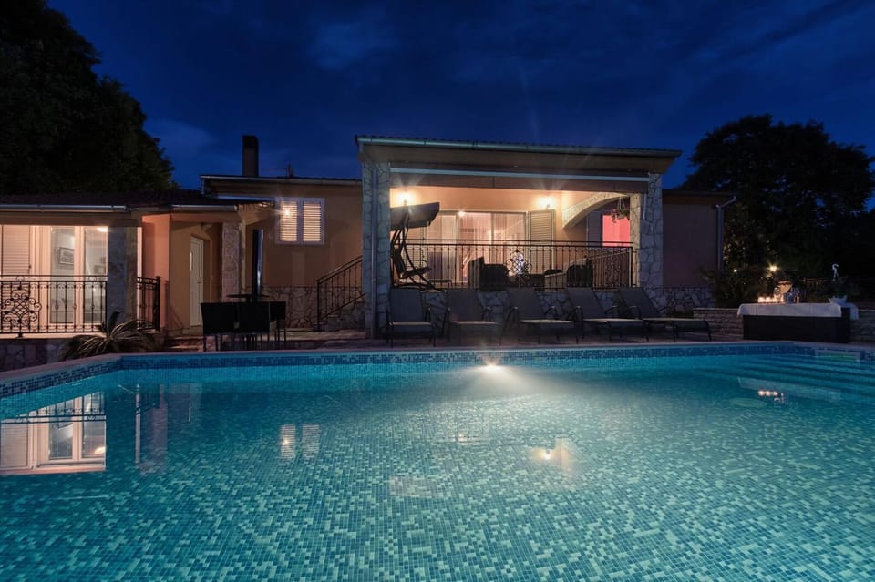 Property building, Pool view, Swimming pool