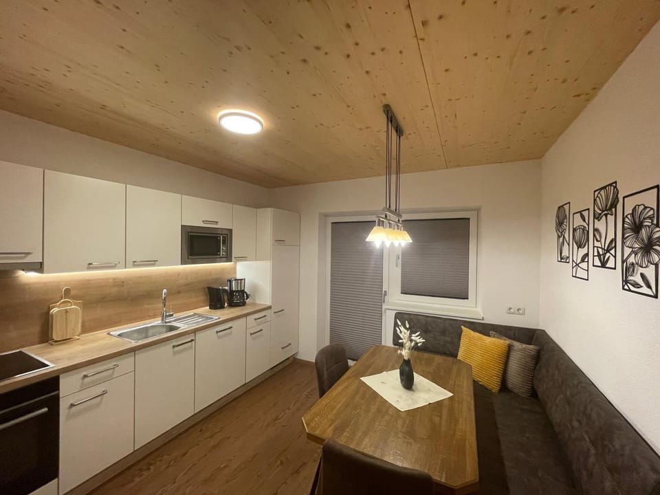 Kitchen or kitchenette, Seating area, Dining area, stove