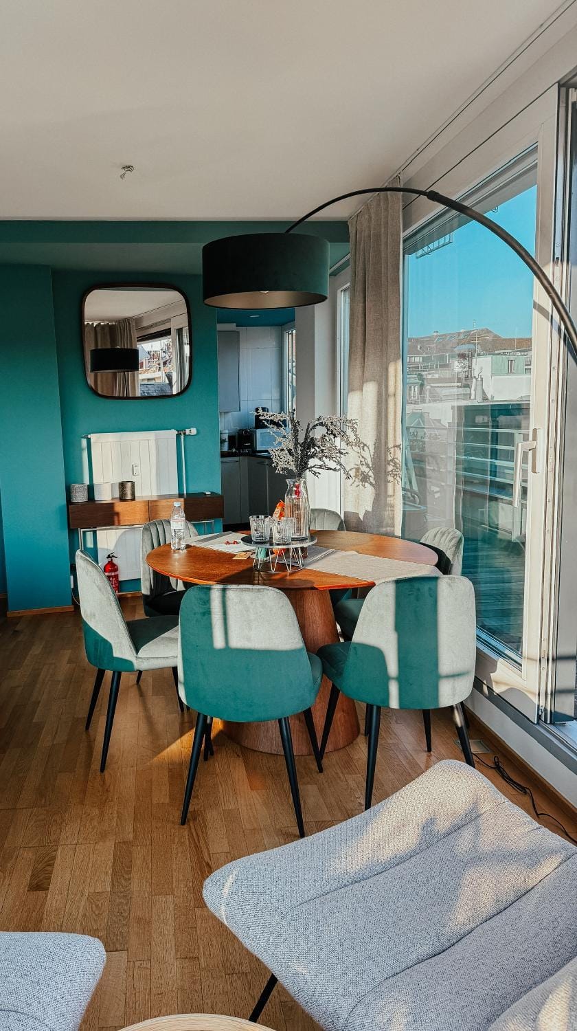 Kitchen or kitchenette, Living room, Seating area, Dining area