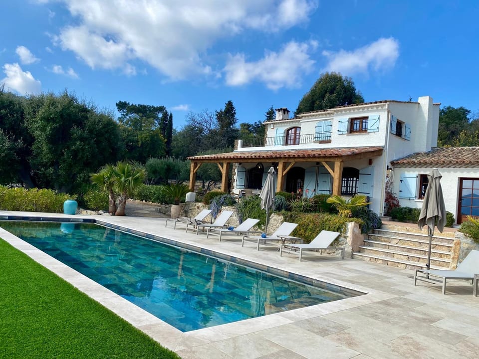 Villa provençale climatisée, piscine chauffée, vue magnifique Villa in Sainte-Maxime