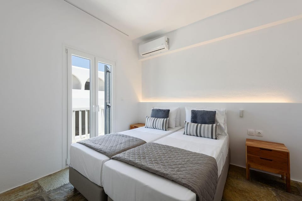 Bed, Bedroom, air conditioner
