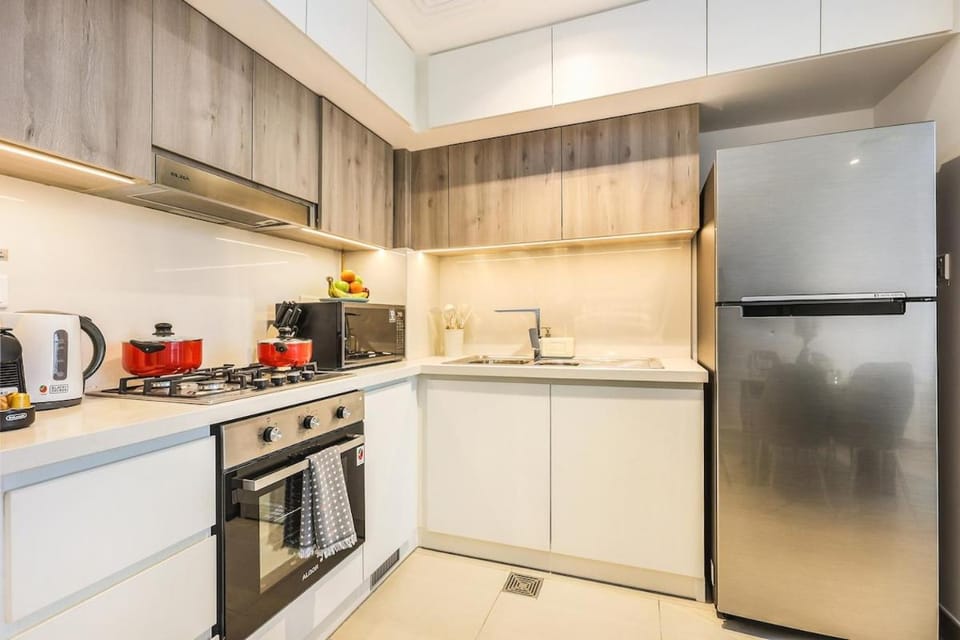 Luxury 1BR Hills Green View Mall & Downtown Dining Shopping Apartment in Dubai
