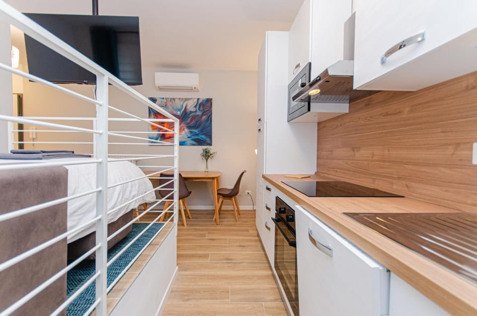 Kitchen or kitchenette, Living room