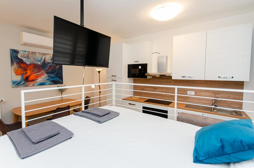 Kitchen or kitchenette, Living room