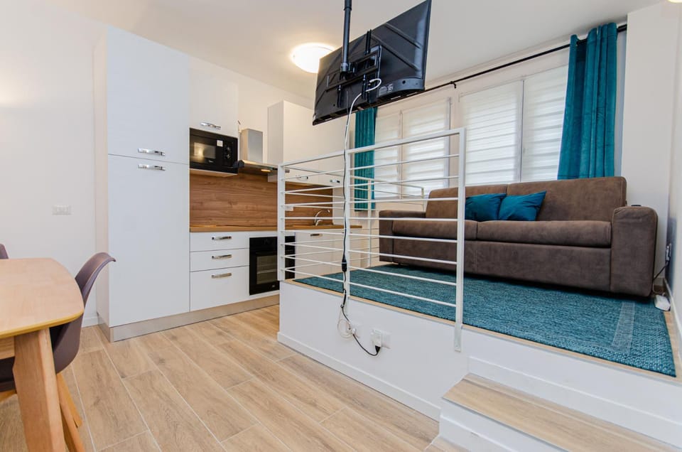 Kitchen or kitchenette, Living room