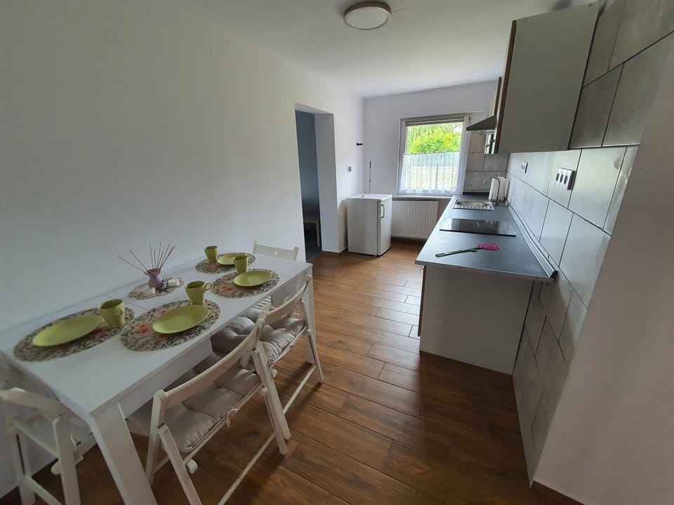 Kitchen or kitchenette, Dining area, dishwasher, oven, pet friendly, stove