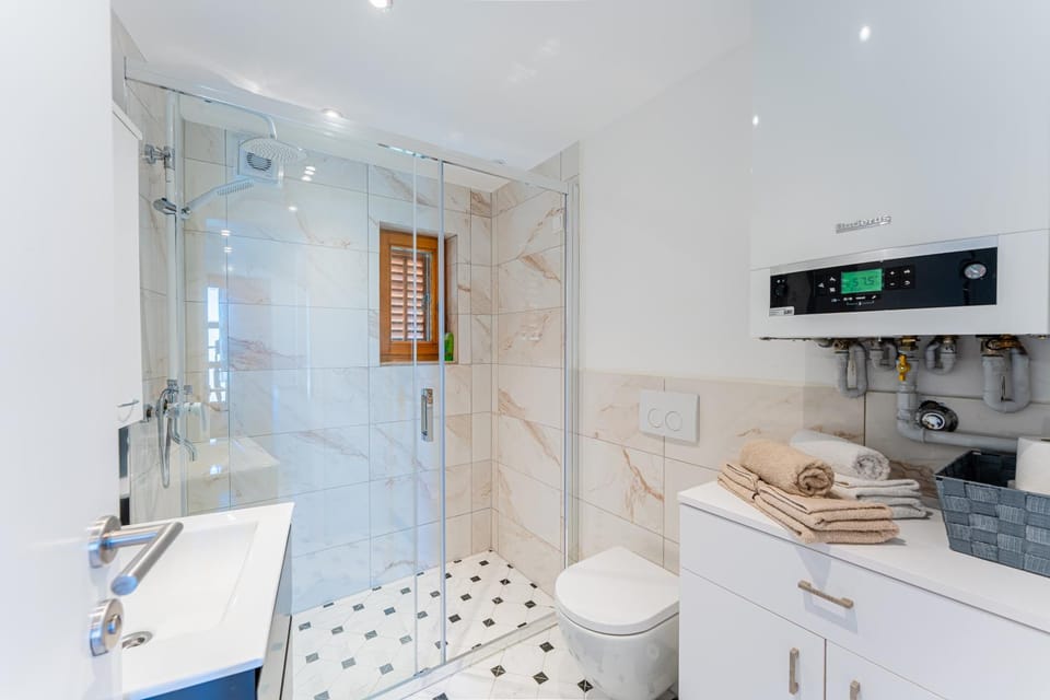 Shower, Bathroom, towels