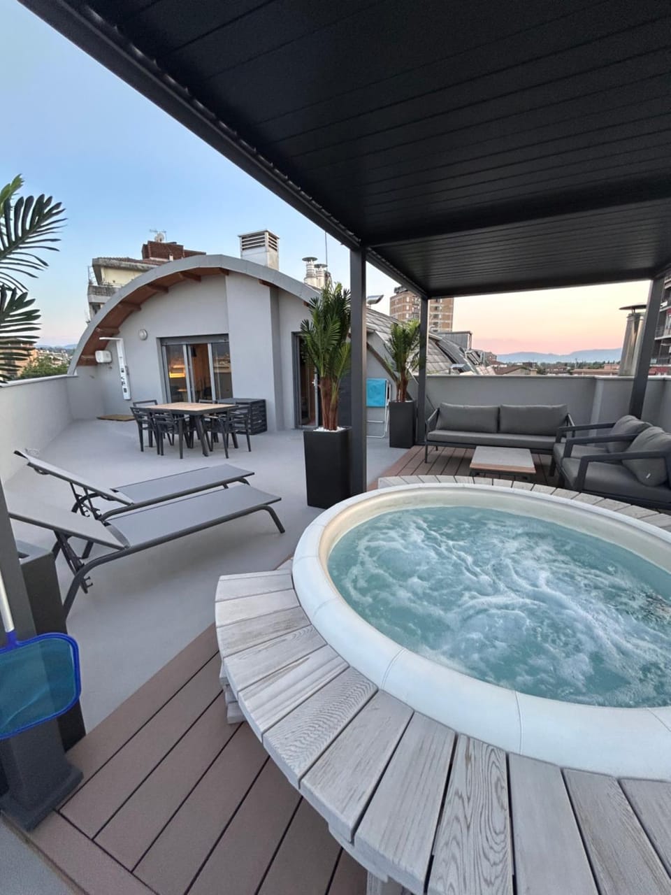 Hot Tub, Swimming pool