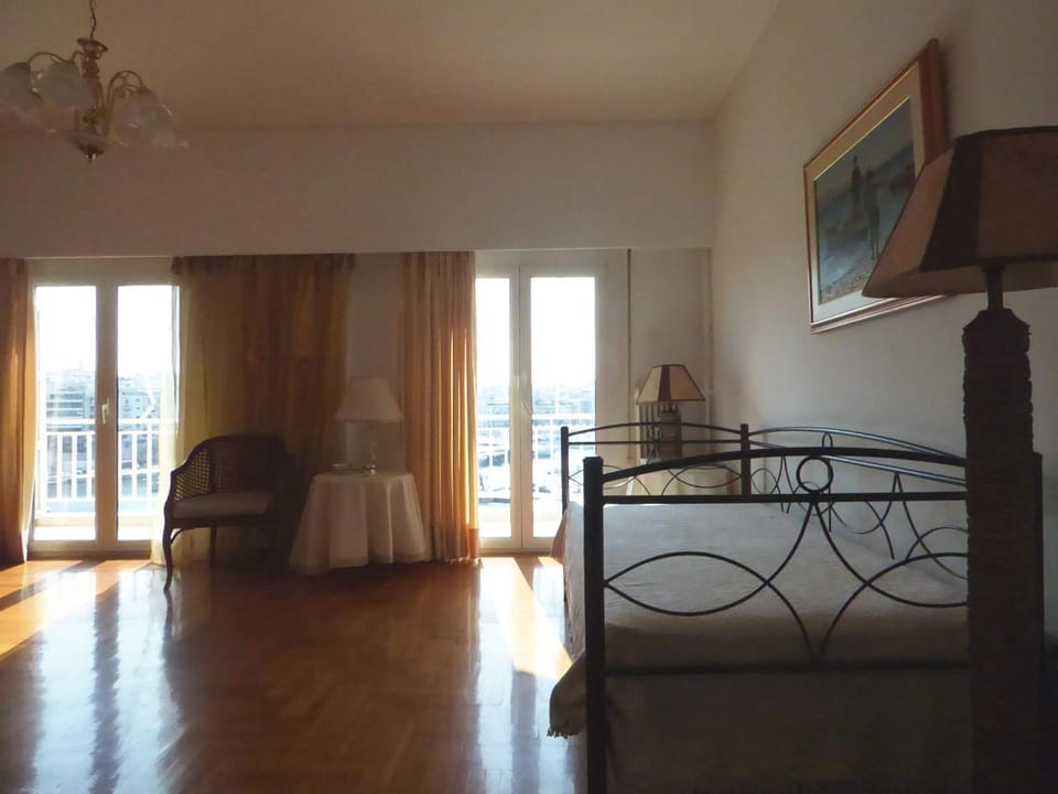 Serenity View Apartment - Marina Zeas Apartment in Pireas