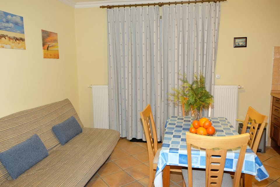 Kitchen or kitchenette, Living room, Dining area