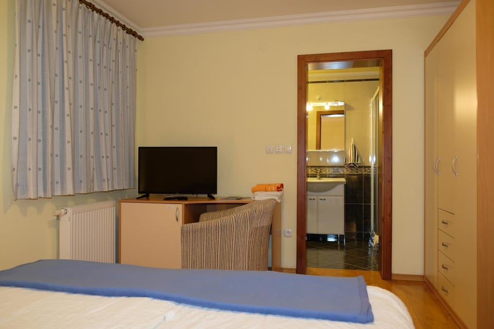 Bed, Bathroom, Bedroom