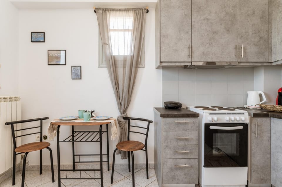 Property building, Kitchen or kitchenette, Living room