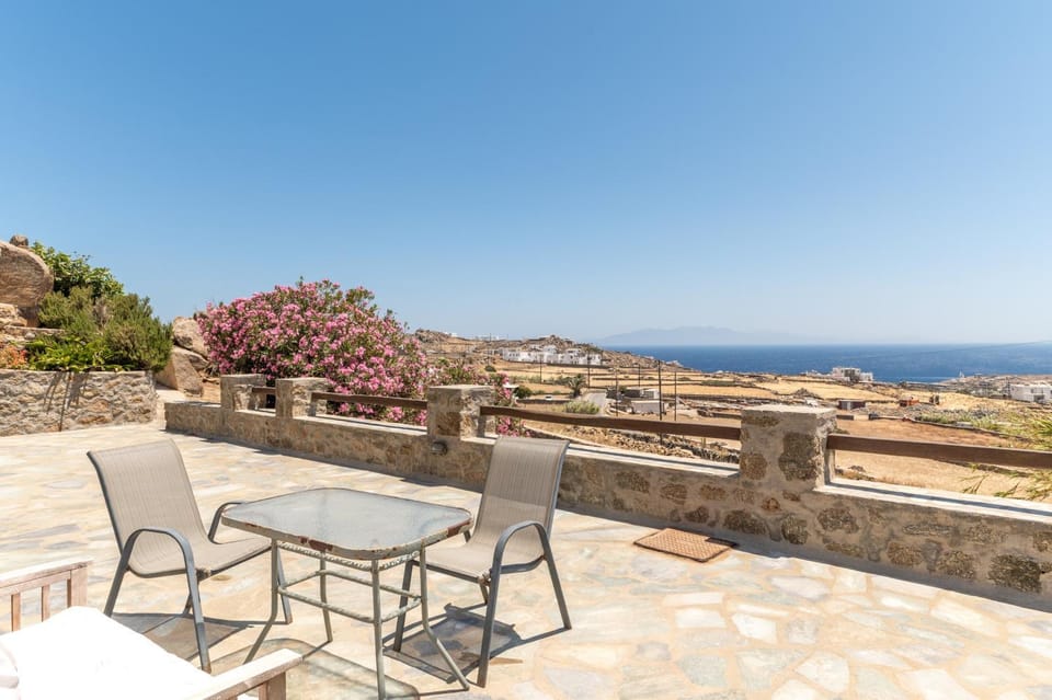 Property building, Balcony/Terrace, Living room