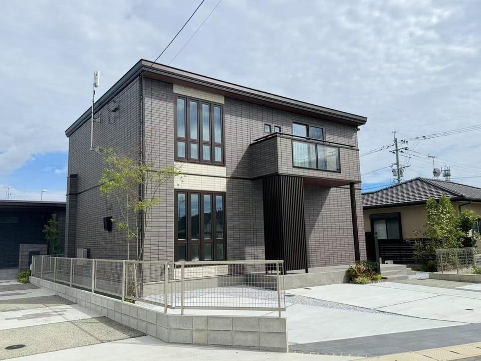 Property building, Day