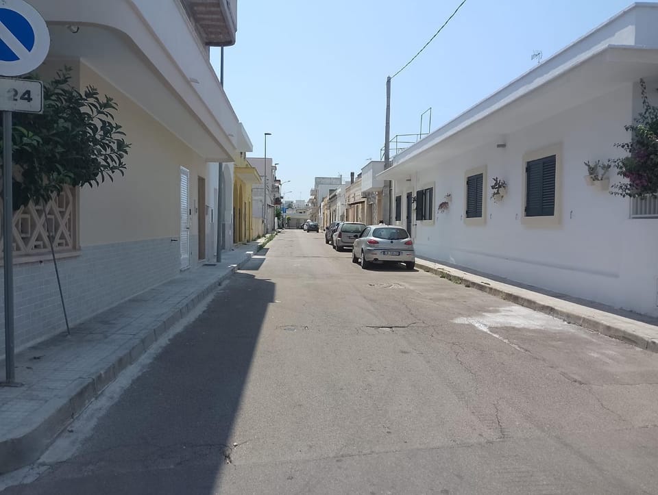 Neighbourhood, Street view, Parking