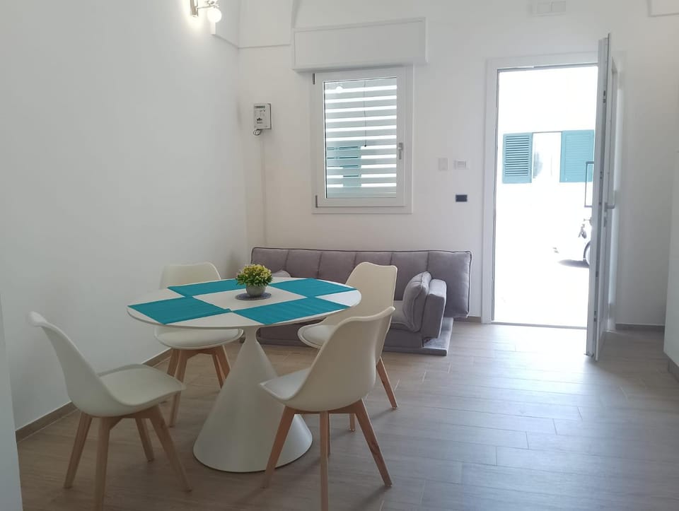 Day, Living room, Seating area, Dining area