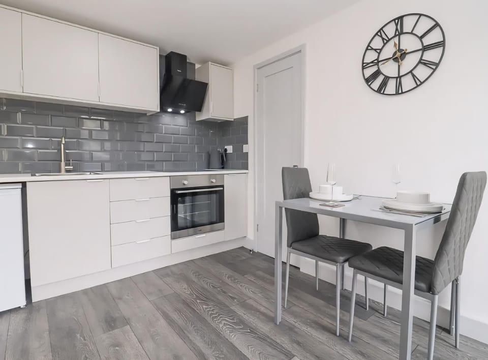 Kitchen or kitchenette, Dining area, oven, stove