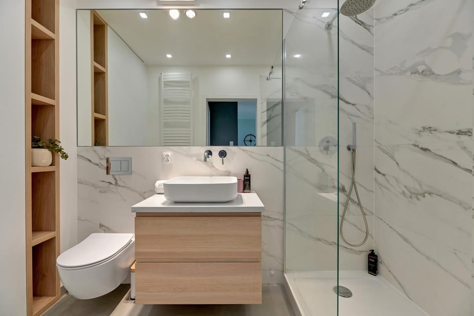 Shower, Toilet, Bathroom, towels