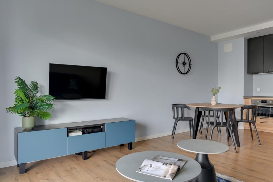 TV and multimedia, Living room, Seating area, Dining area