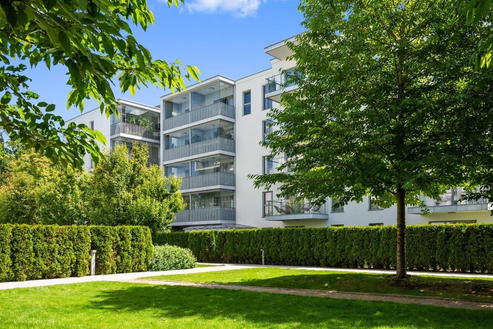 Property building, Day, Natural landscape, Garden, Garden view