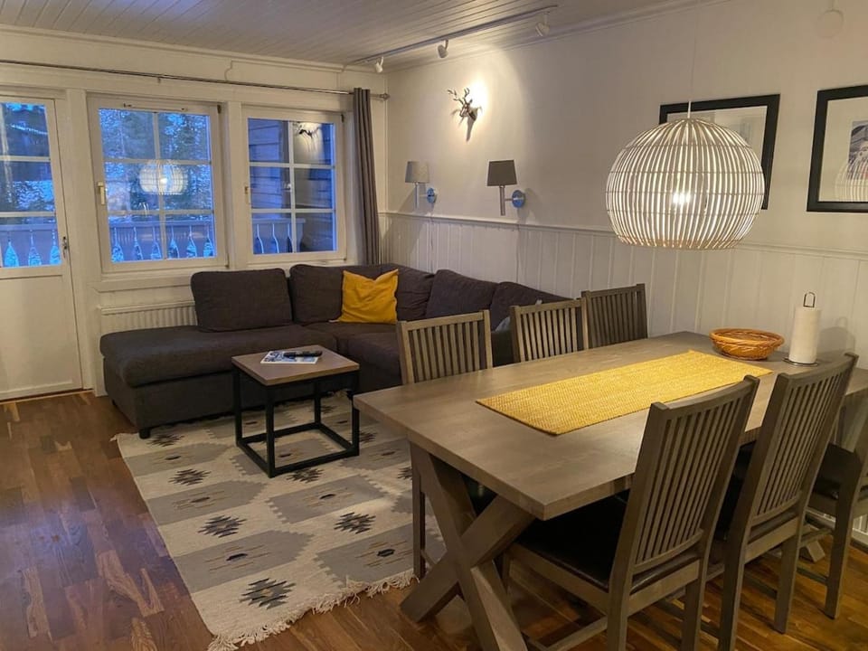 Gula byn Ski in Ski out Lindvallen House in Sweden