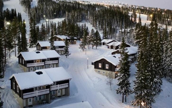 Gula byn Ski in Ski out Lindvallen House in Sweden