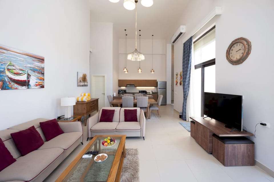TV and multimedia, Living room, Seating area, Dining area, air conditioner