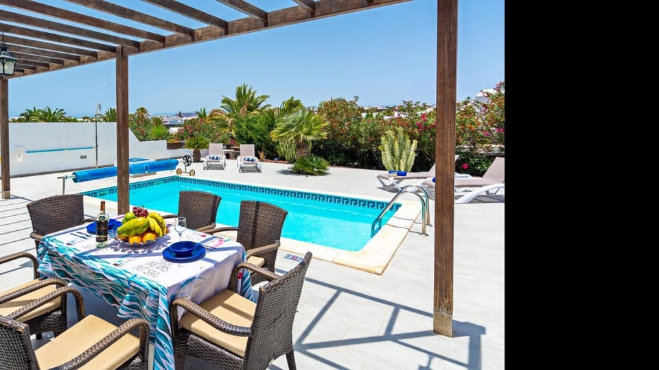 Patio, Day, View (from property/room), Balcony/Terrace, Pool view, Swimming pool, sunbed