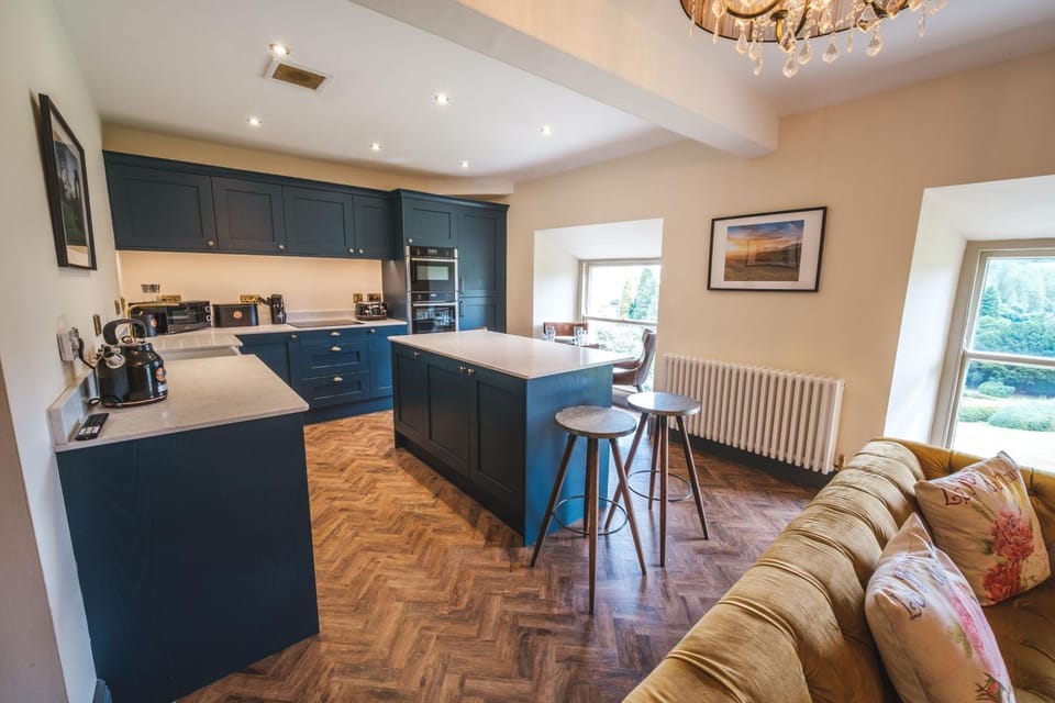 Property building, Kitchen or kitchenette, Dining area, pet friendly, stove