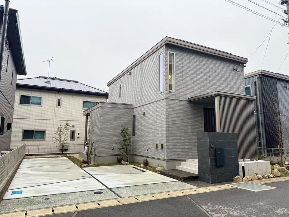 Property building, Day