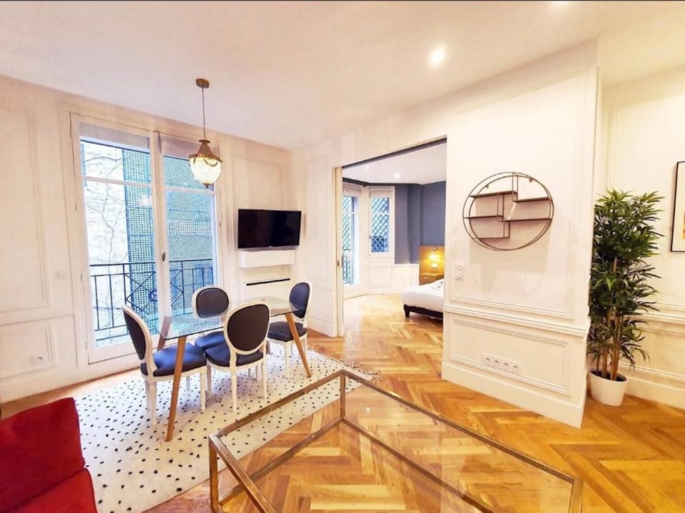 Champs Élysée Apartment in Paris