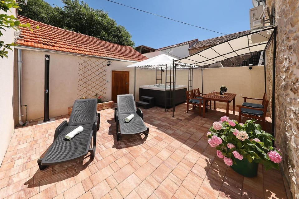 Patio, Balcony/Terrace, Seating area