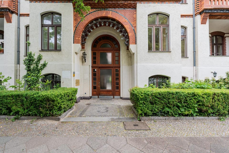 Property building, Facade/entrance