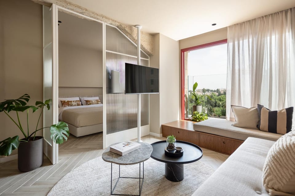 Living room, Photo of the whole room