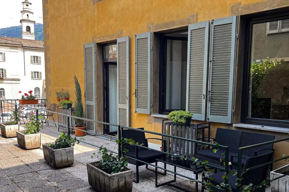 Property building, Day, Garden, Garden view